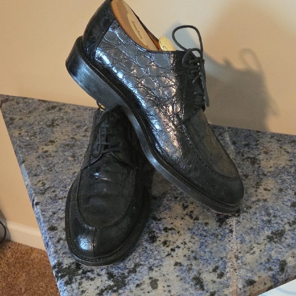 Men's Black Lace-up Alligator Dress Shoes. Worn very little. Husband Passed Away
